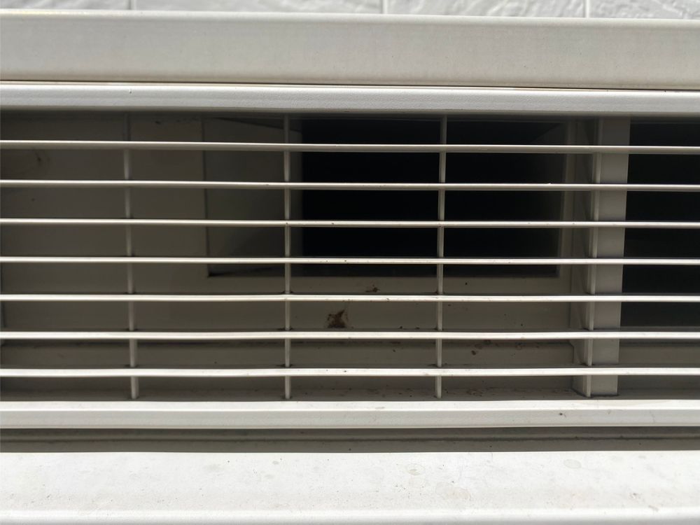 明石市西明石 マンション 室外機内のアシナガバチ駆除 アフター