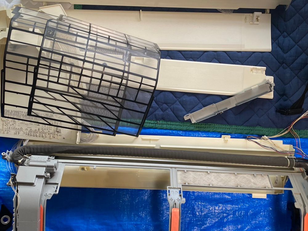 神戸市垂水区霞ヶ丘　お掃除機能付きタイプの分解した全パーツ　アフター