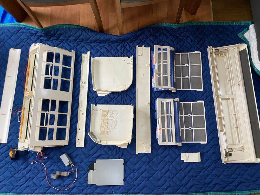 神戸市灘区原田通　お掃除機能付きエアコンの分解洗浄｜分解して洗浄した全パーツ