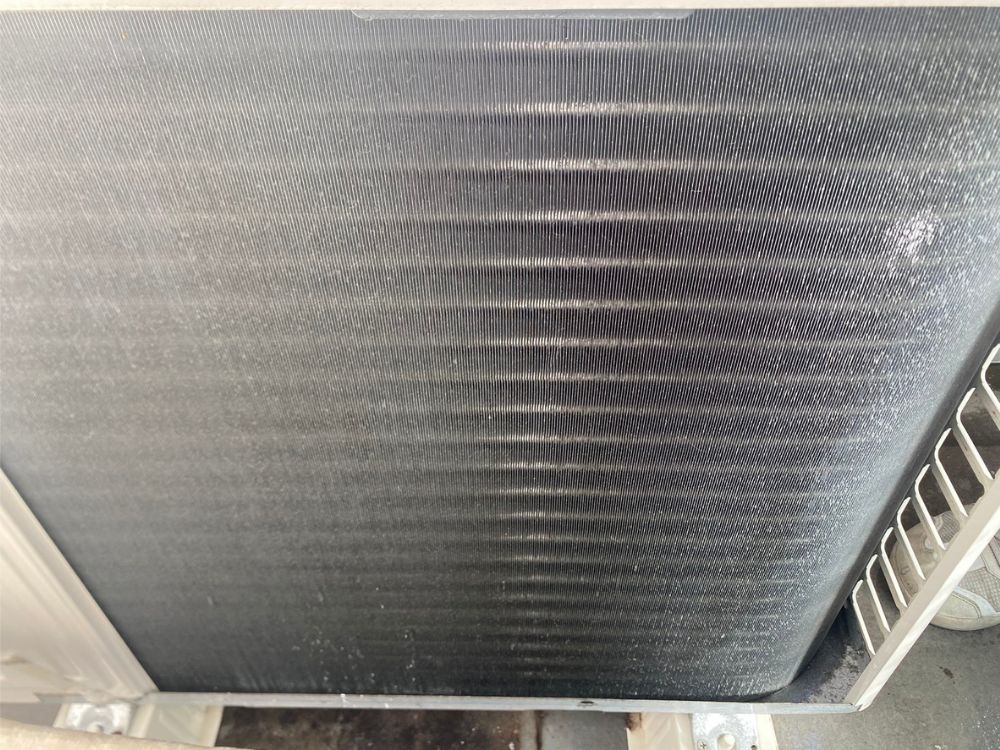 三木市別所町　室外機クリーニングの熱交換器部分　アフター