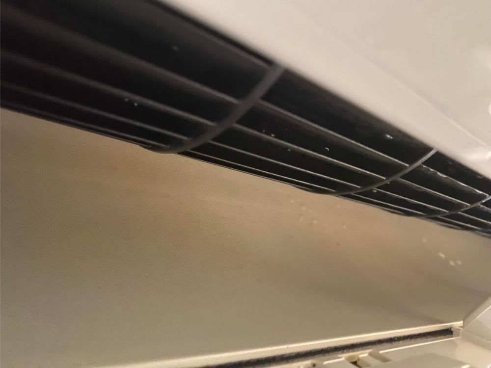 神戸市兵庫区大開通　通常タイプのエアコンクリーニング｜送風ファンのカビとホコリ　アフター