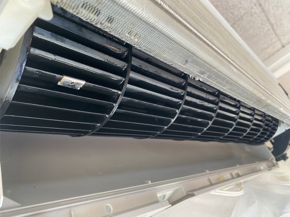 神戸市須磨区板宿町　通常タイプのエアコンクリーニング｜送風ファン汚れ　アフター