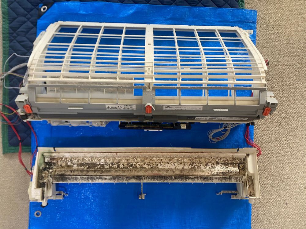 明石市魚住町　お掃除機能付きのエアコンクリーニング　ビフォー