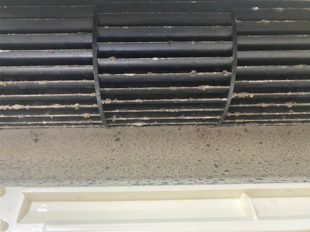 芦屋市宮塚町　お掃除機能付きのエアコンクリーニング　ビフォー