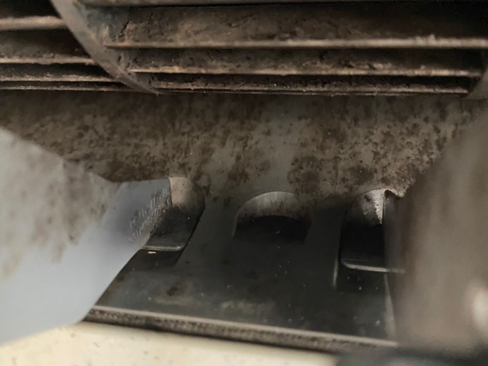 神戸市中央区元町通　通常タイプの分解洗浄｜送風口のカビ汚れ　ビフォー