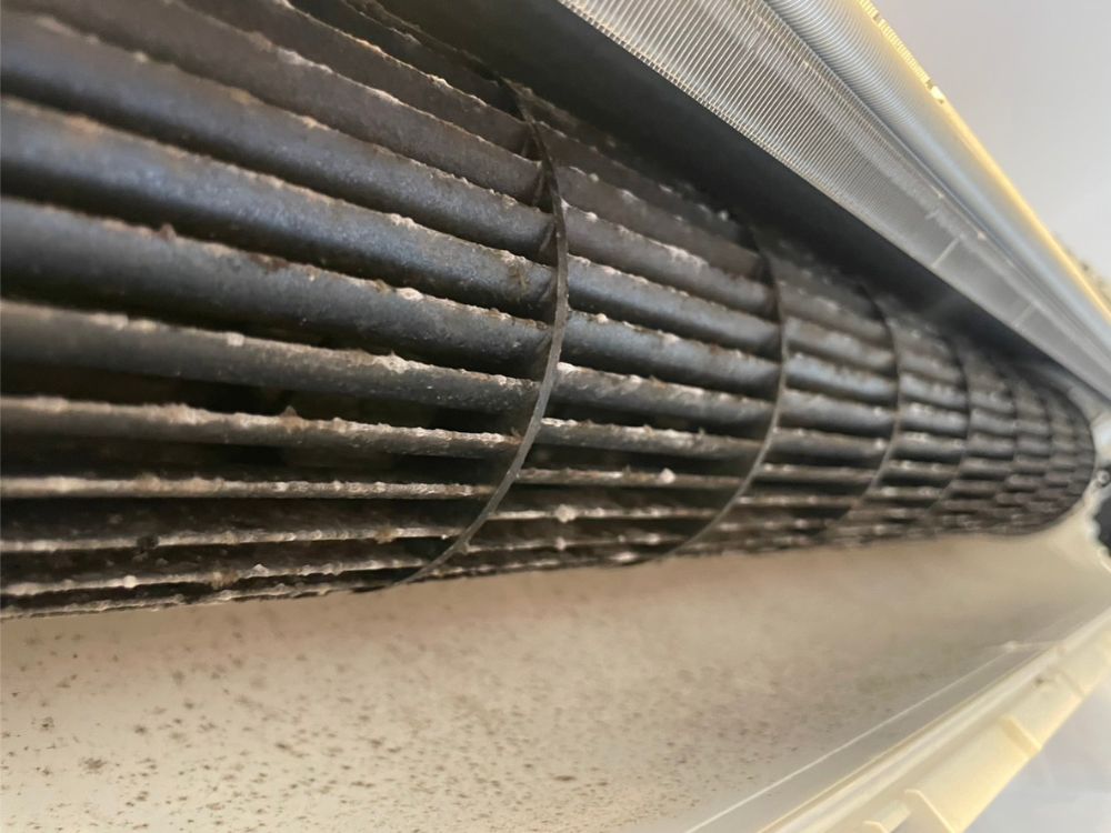 神戸市垂水区名谷町　通常タイプのエアコン分解クリーニング　ビフォー