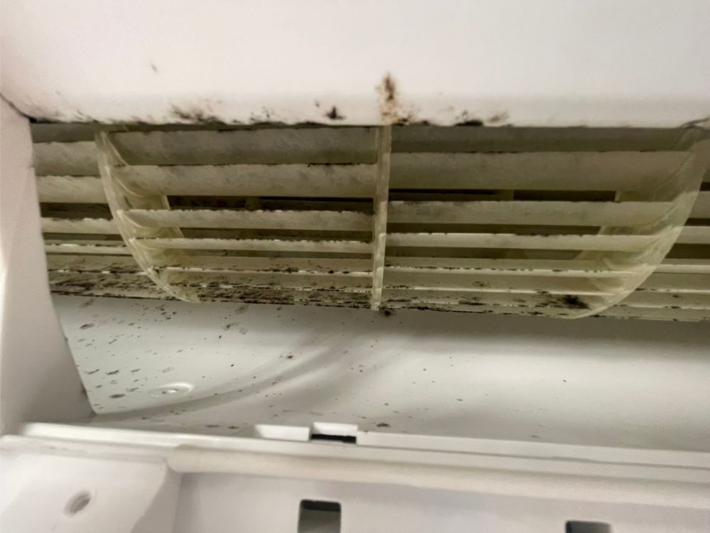 小野市市場町　お掃除機能付きのエアコンクリーニング　ビフォー