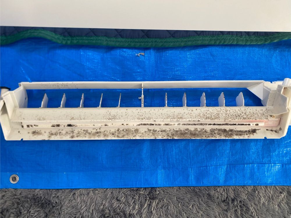 神戸市須磨区須磨寺町　ドレンパンの分解洗浄　ビフォー