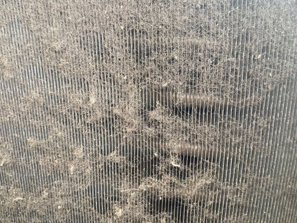 神戸市兵庫区　エアコンの室外機クリーニング　ビフォー