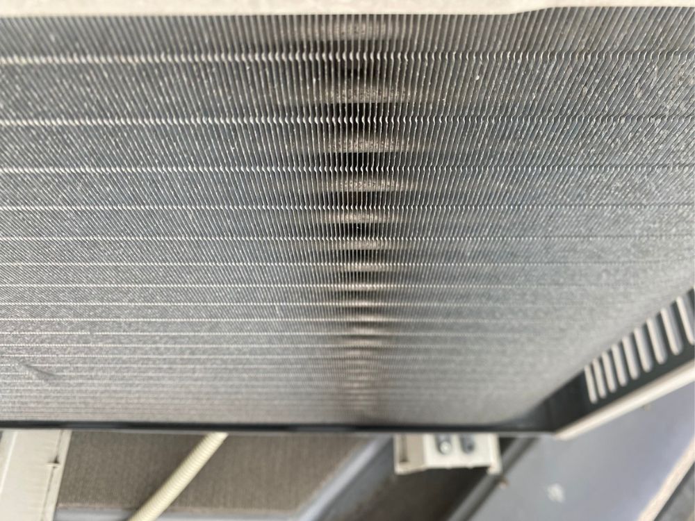 神戸市須磨区妙法寺町　室外機クリーニングの熱交換器部分　ビフォー