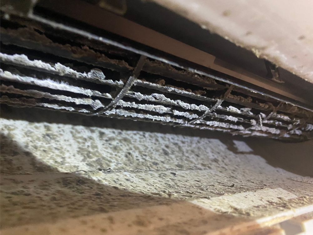 明石市西明石　通常タイプのエアコンクリーニング　ビフォー