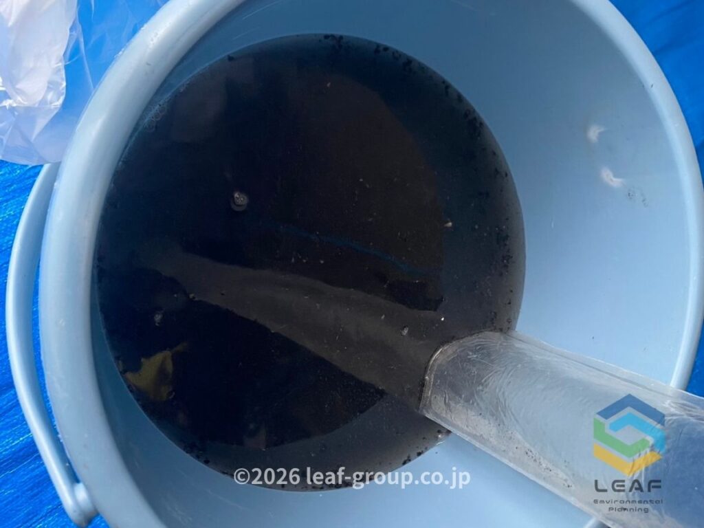 エアコンクリーニング後に出た汚水（神戸市中央区）
