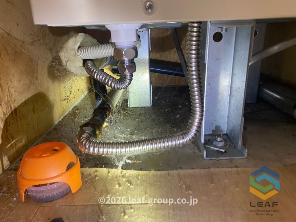 コバエ駆除施工後の給湯器周辺の様子（神戸市須磨区）