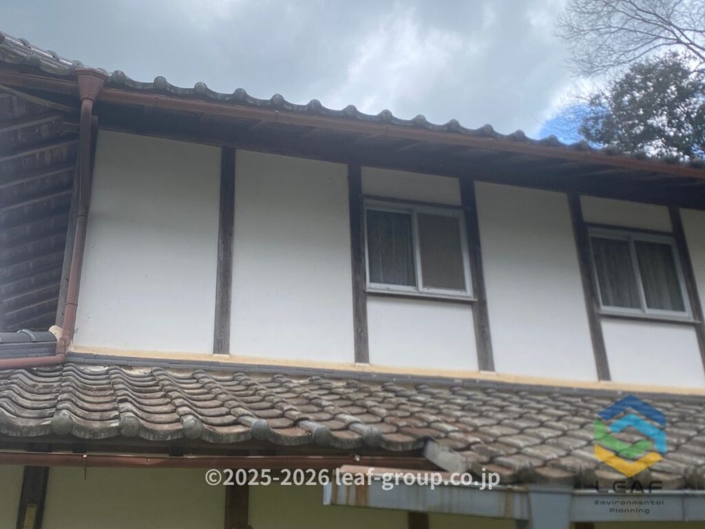 スズメバチ巣 撤去後 軒下