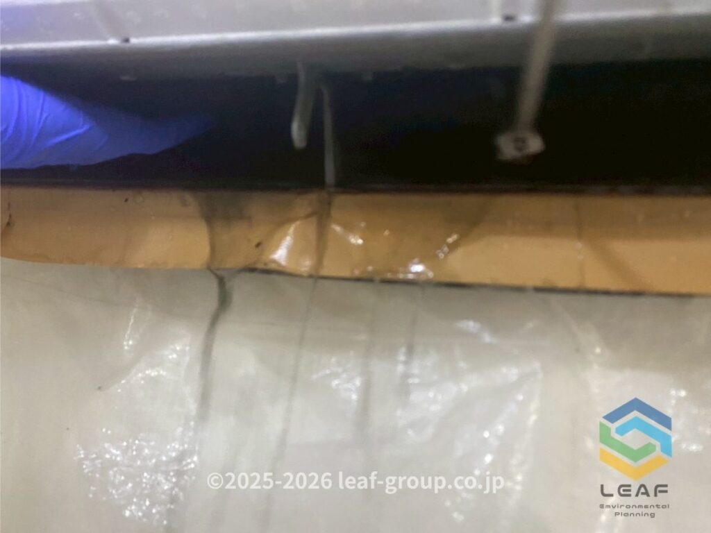 エアコン 高圧洗浄 流れ出る汚水