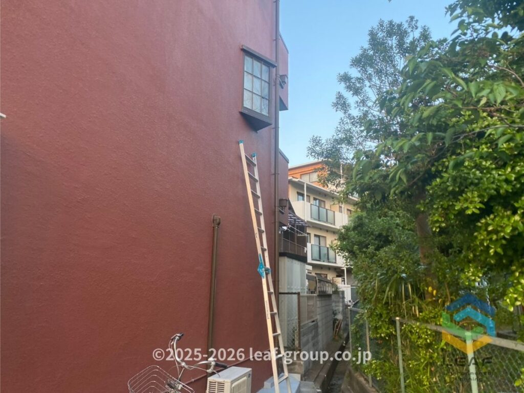 明石市マンション出窓外観 コバエ侵入箇所