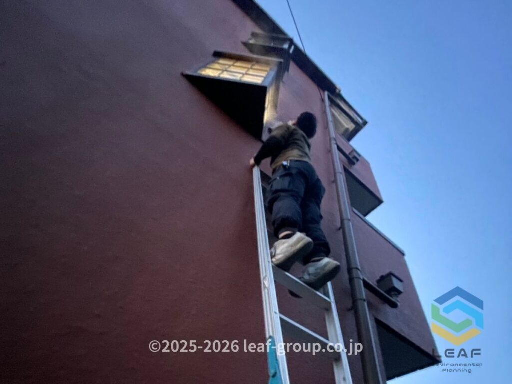出窓外側への忌避剤散布
