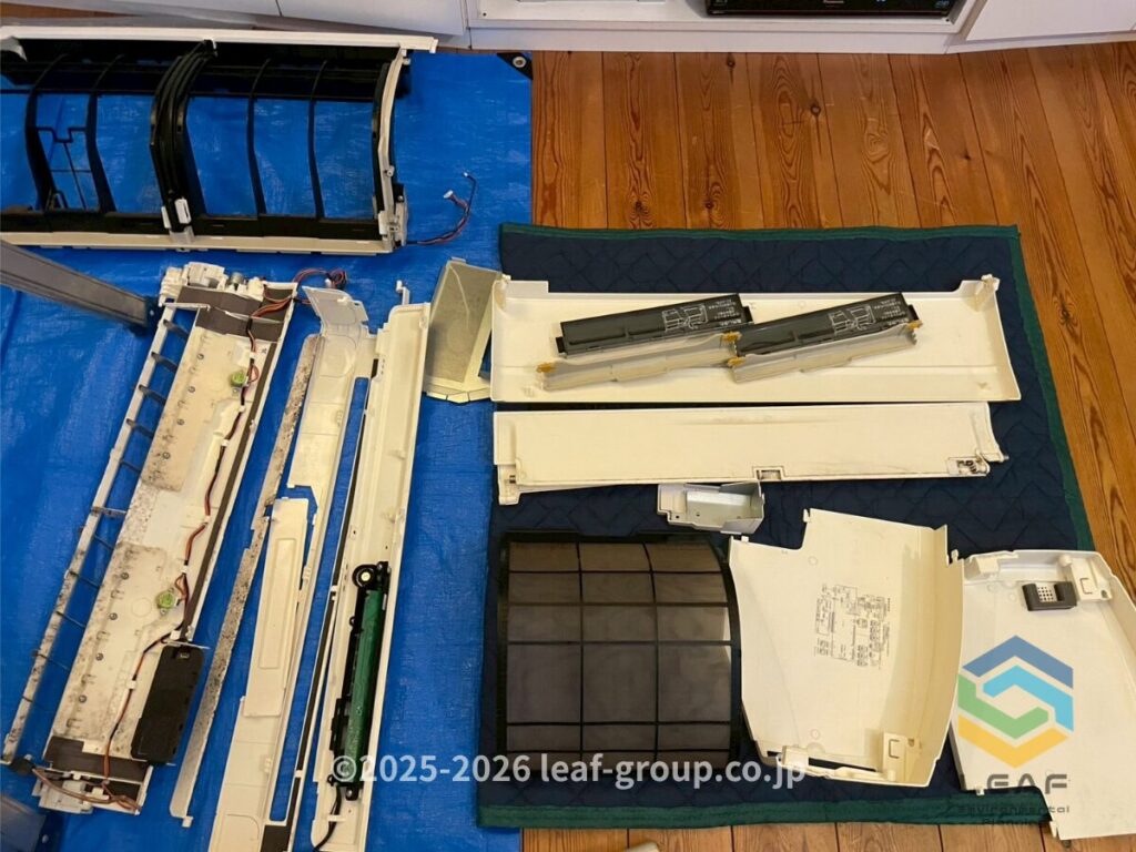 神戸市西区 DAIKIN AN56URP 分解したパーツ一式 洗浄前