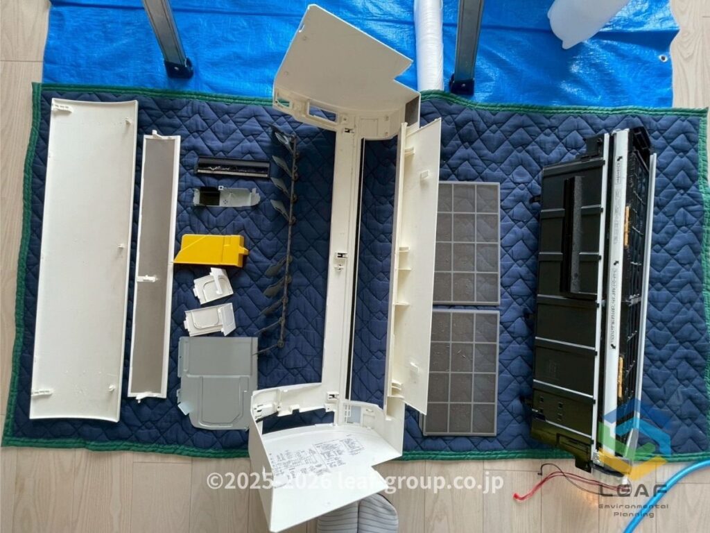 神戸市兵庫区 HITACHI RAS-G28NBK 分解したパーツ一式 洗浄前