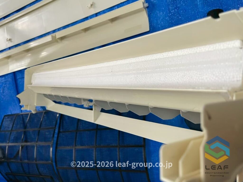 明石市本町 Panasonic CS-J256C 分解したドレンパン 洗浄後