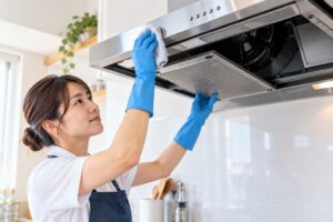 レンジフード・換気扇のクリーニング作業